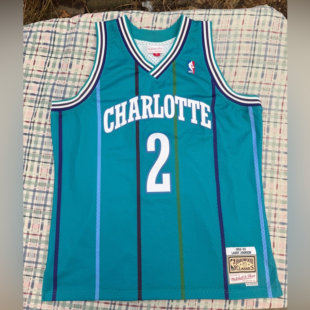 Mitchell & Ness Charlotte Hornets Larry Johnson NBA Jersey
Size XL
Like New